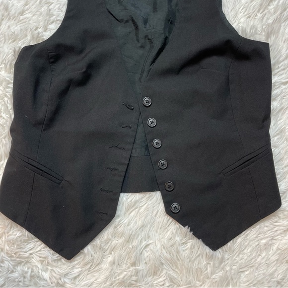 Bundle of Button-Down Vests - Picture 4 of 13